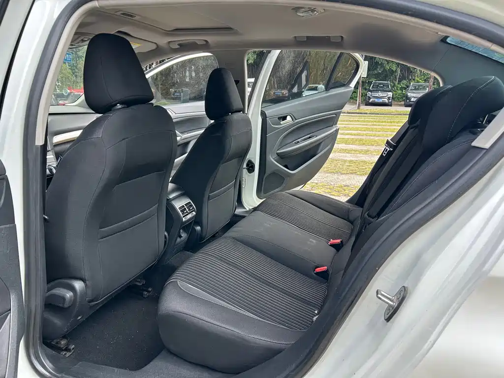 Peugeot 408 — миниатюра 13