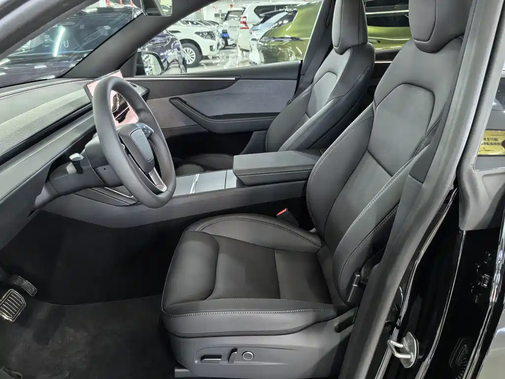Tesla Model Y — миниатюра 14