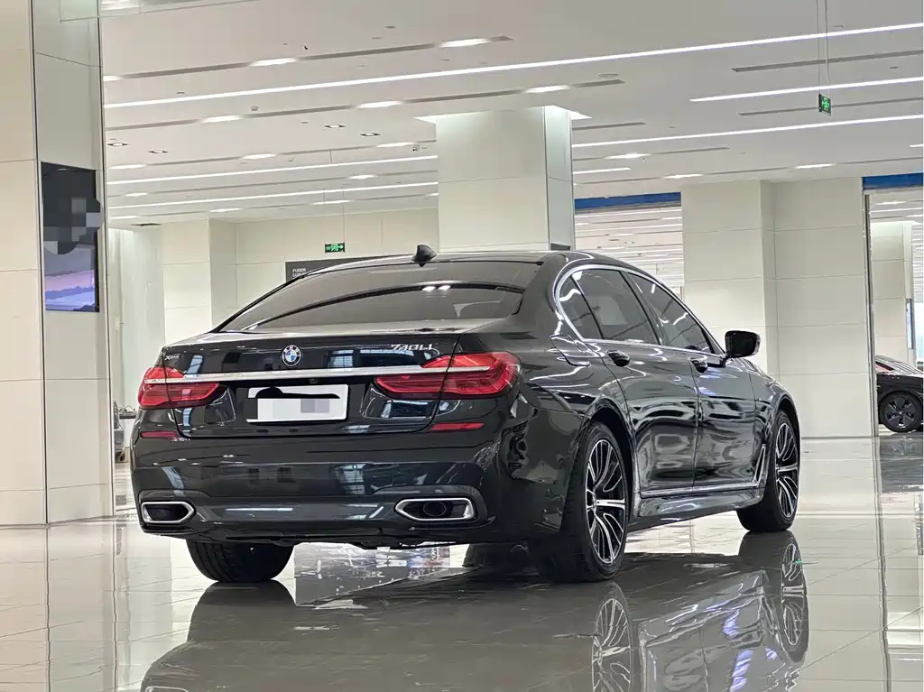 BMW 7 Series — миниатюра 4