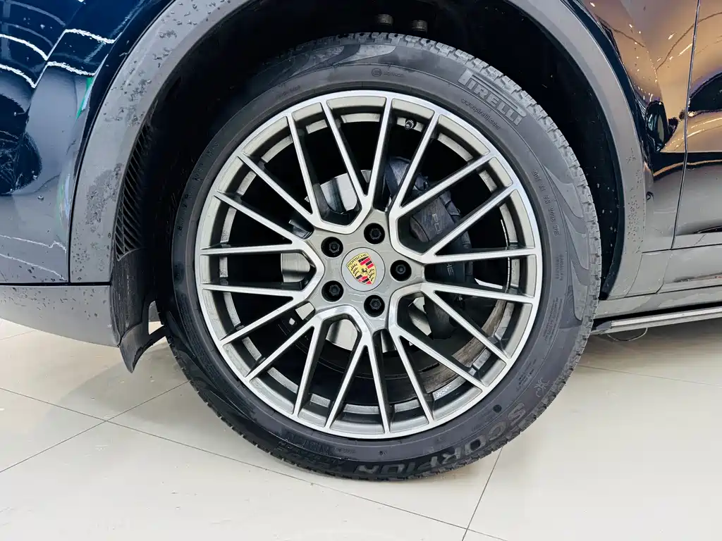 Porsche Cayenne — миниатюра 5