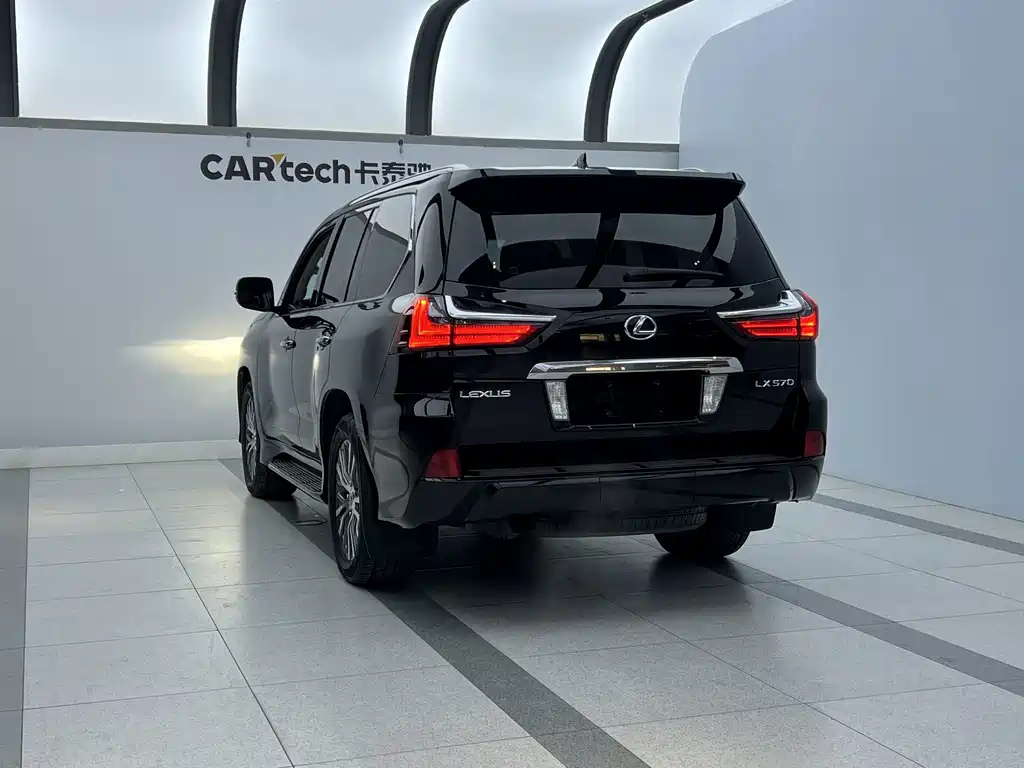 Lexus LX 570 Dynamic Luxury Edition, фото 17