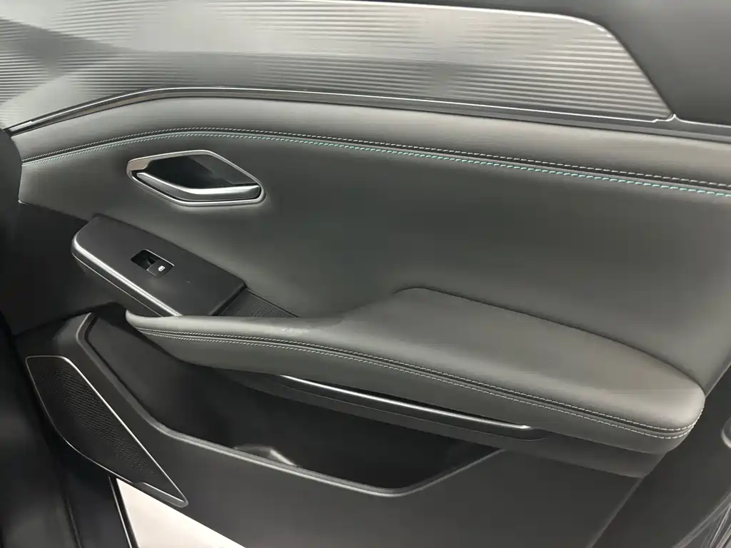 BYD L DM-i — миниатюра 5