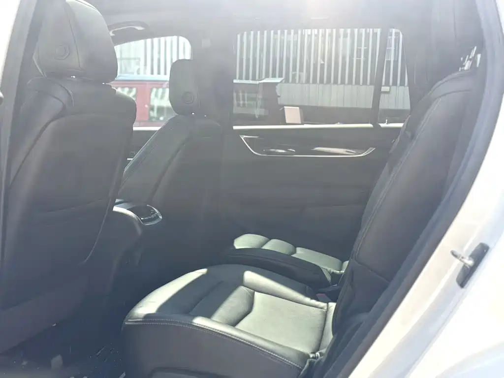 Cadillac XT6 — миниатюра 7