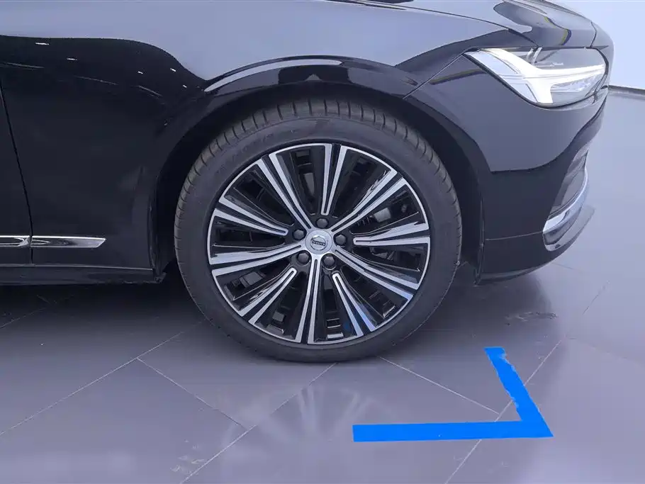 Volvo S90 2025 B5 Luxury