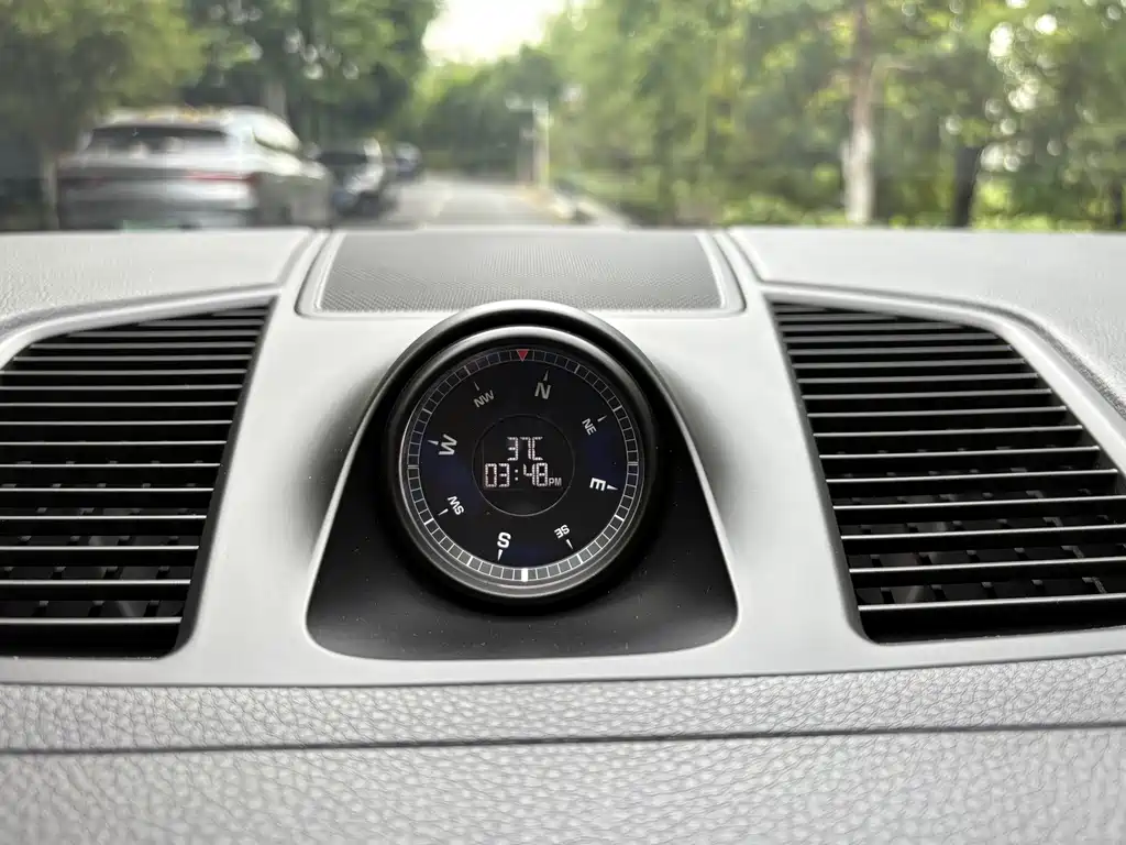 Porsche Cayenne — миниатюра 15
