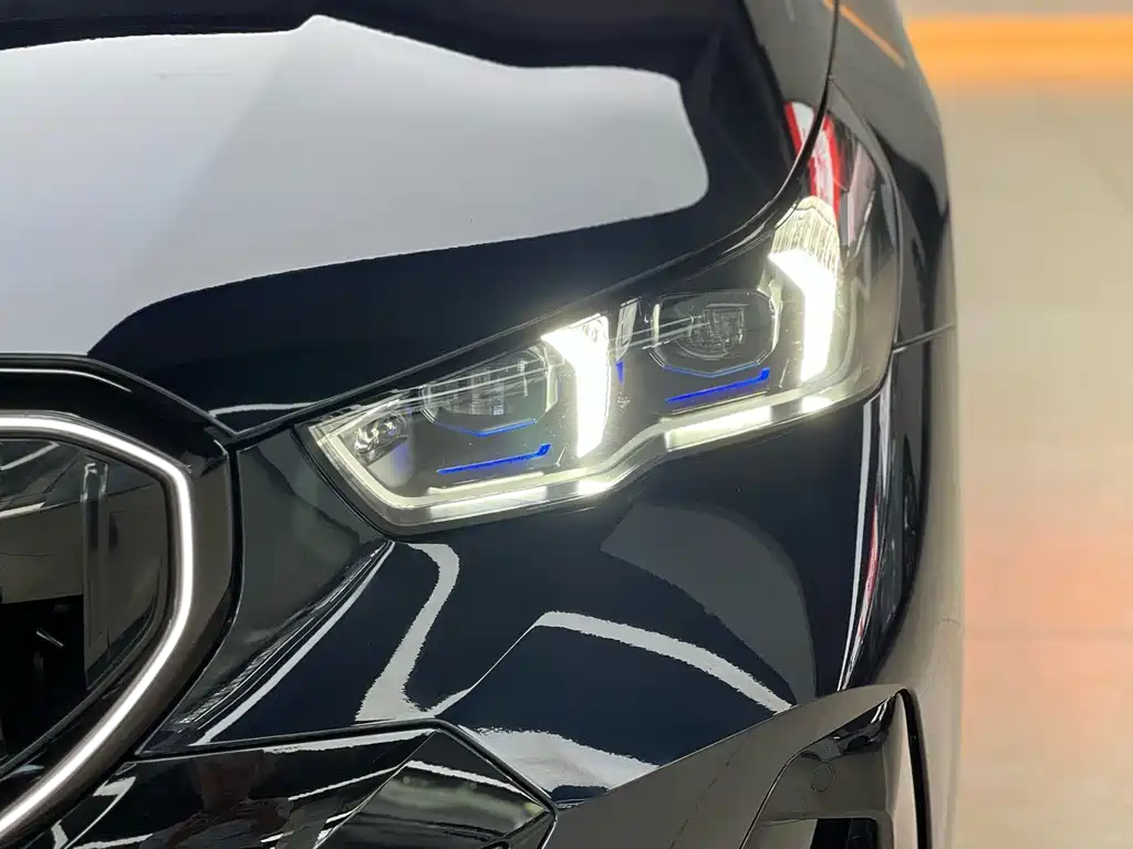 BMW 5 Series — миниатюра 17