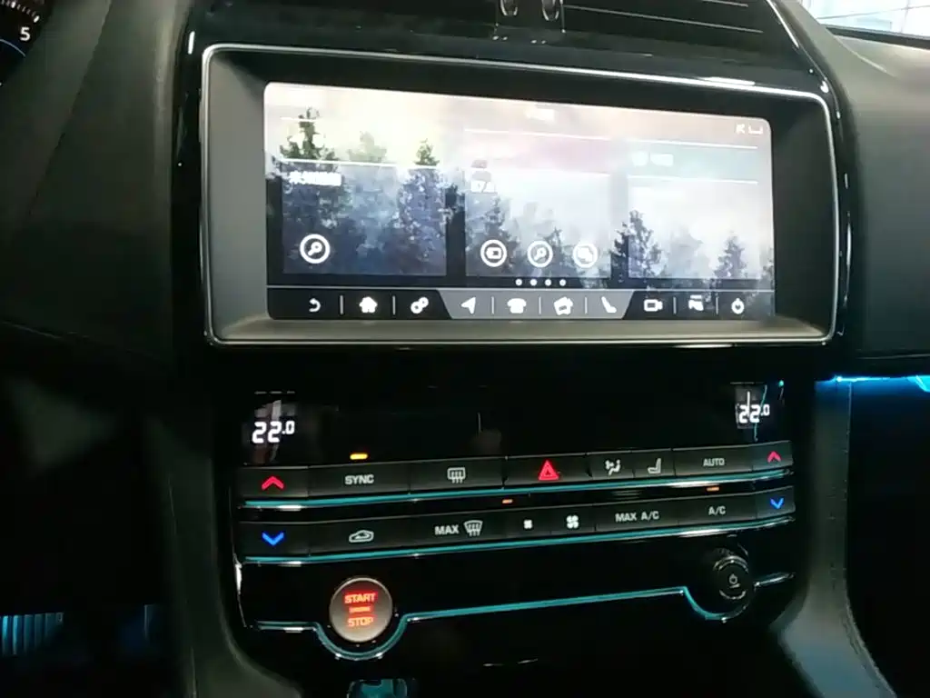 Jaguar F-PACE — миниатюра 13