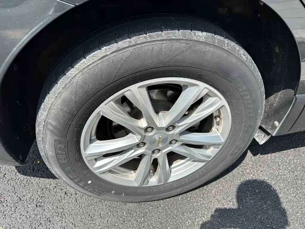 Chevrolet Equinox — миниатюра 17