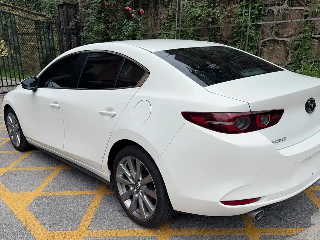 Mazda Mazda3 3 2020 2.0L AT
