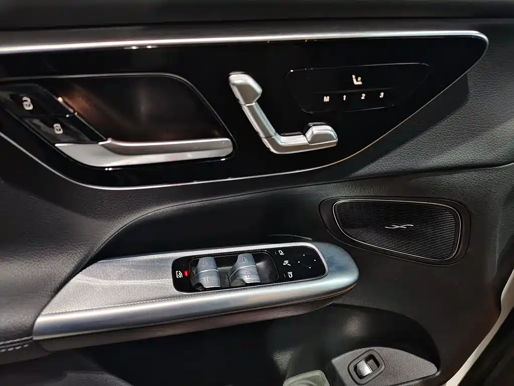 Mercedes-Benz GLC 2023 GLC 300 L 4MATIC 5 мест