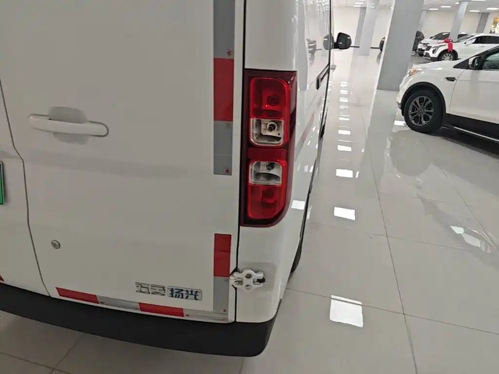Wuling Yangguang — миниатюра 8