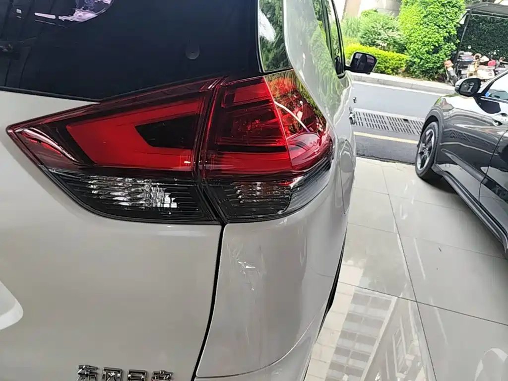 Nissan X-Trail — миниатюра 8