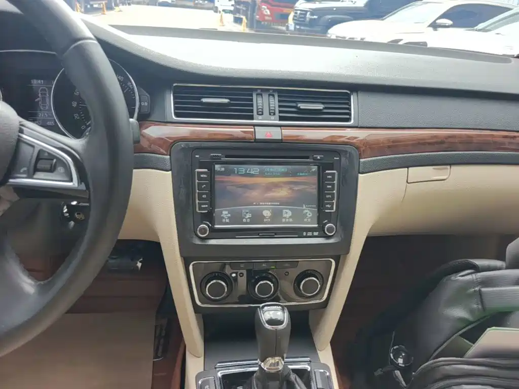 Skoda Superb — миниатюра 13