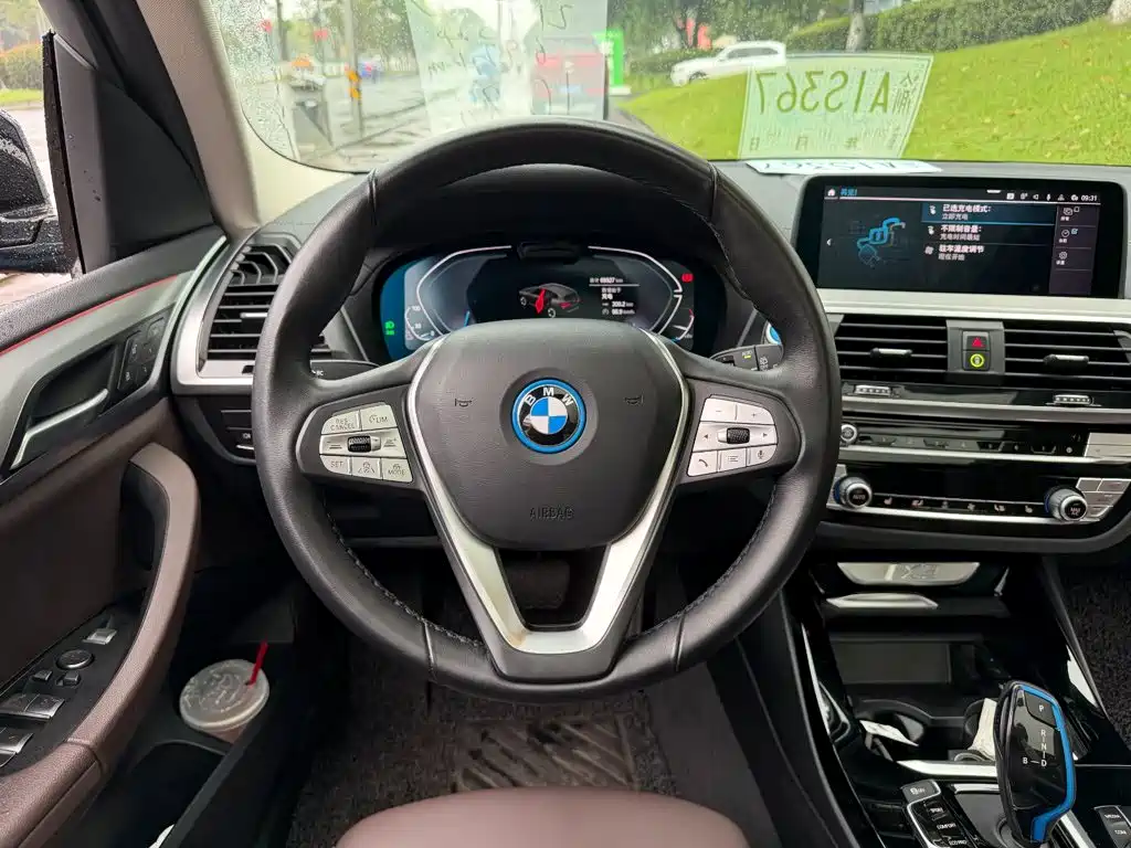 BMW iX3 — миниатюра 14