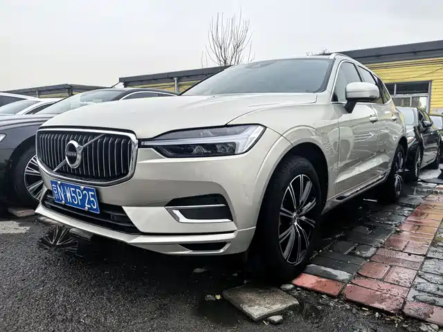 VOLVO XC60 2021