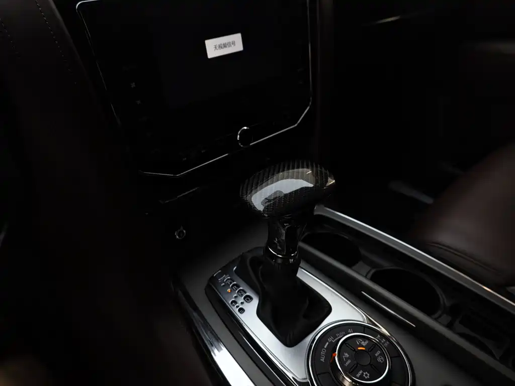 Nissan Patrol — миниатюра 18
