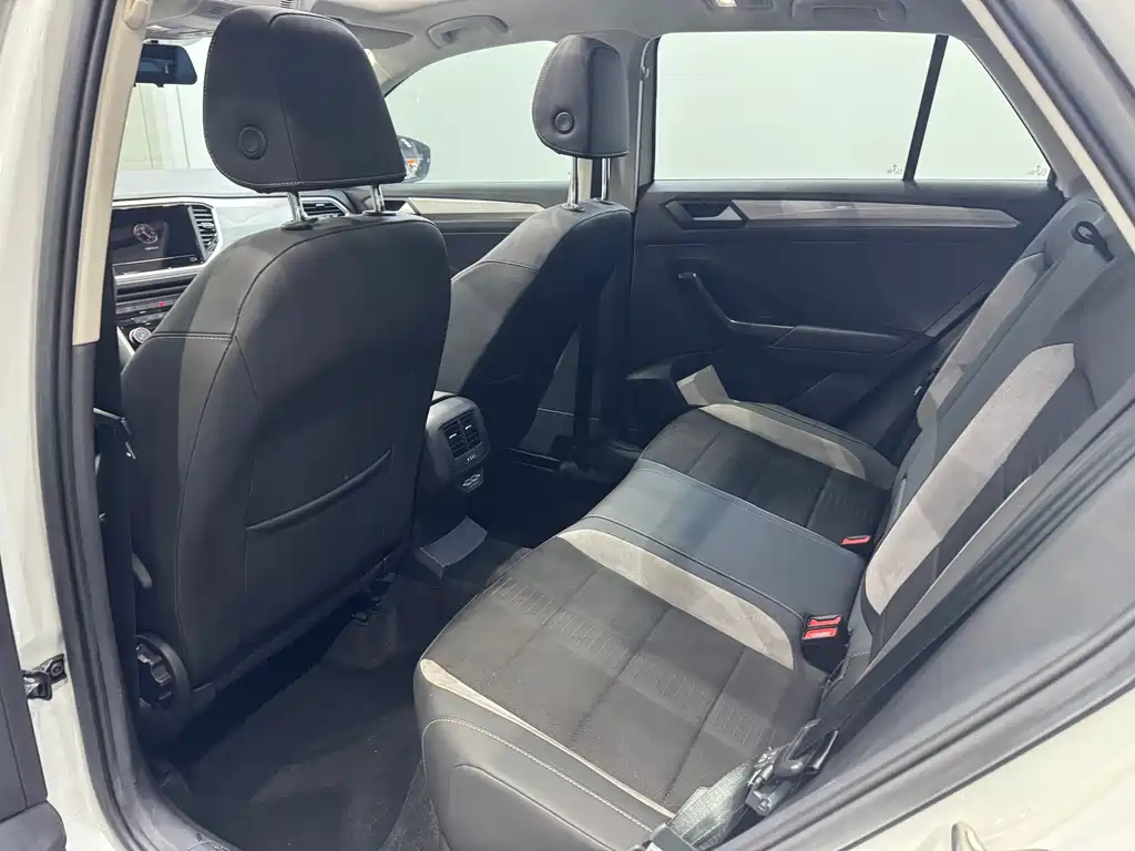 VOLKSWAGEN T ROC EXPLORING SONGS