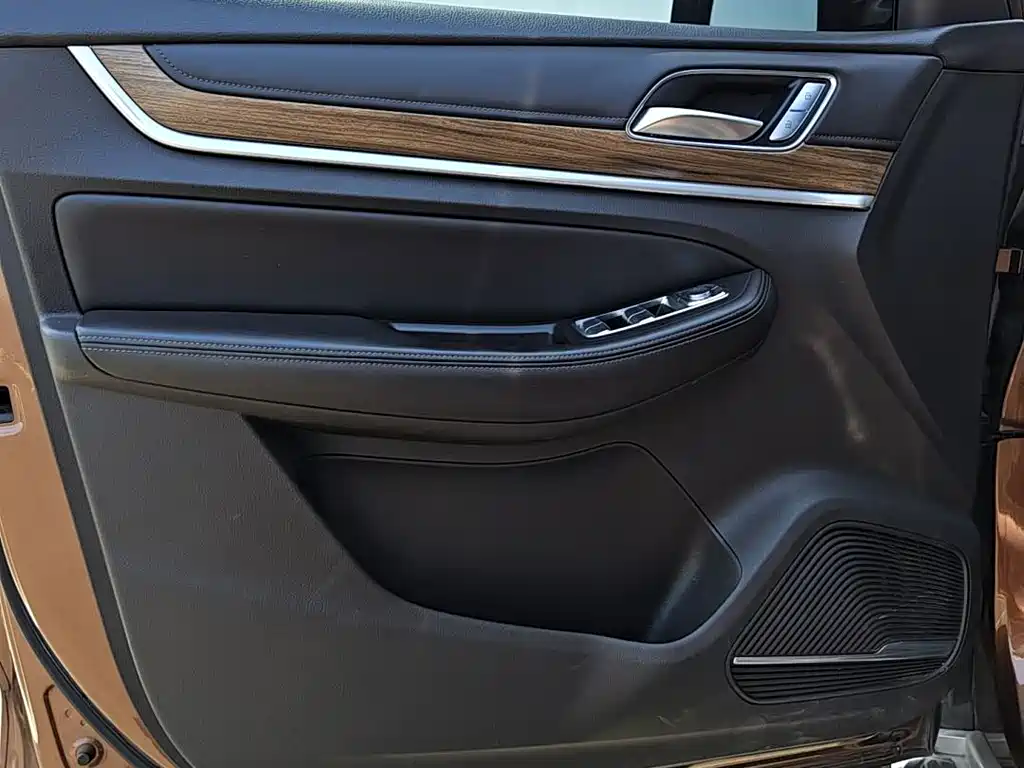 Roewe RX8 — миниатюра 6
