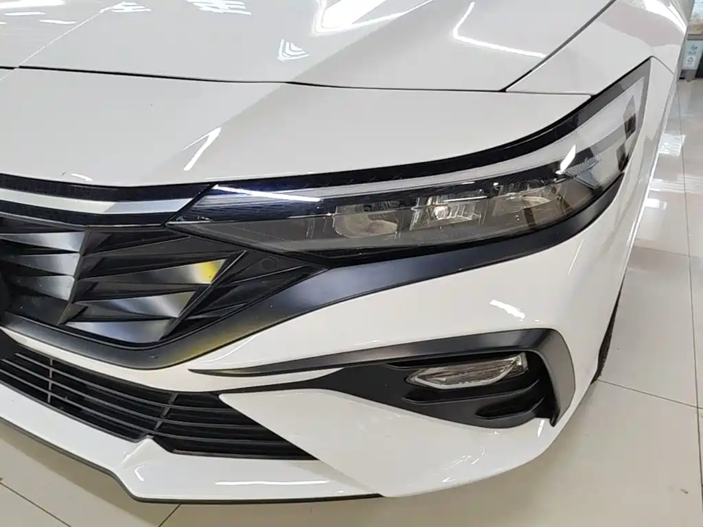 Hyundai Elantra — миниатюра 24