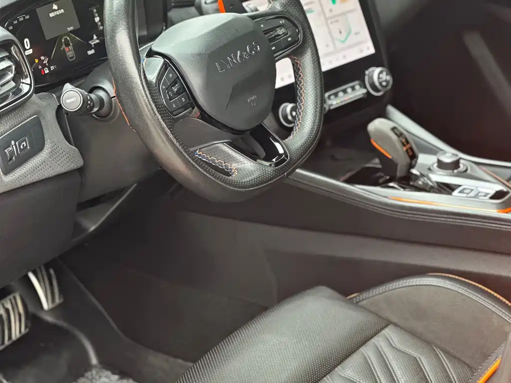 LYNK & CO. 02 HATCHBACK