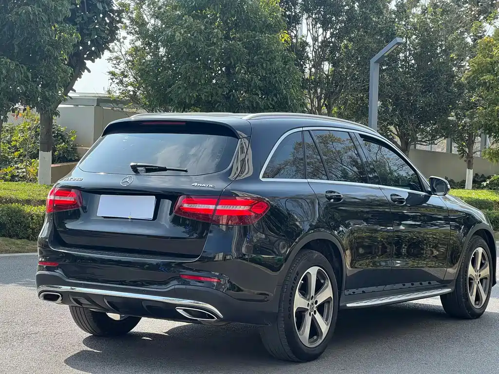 MERCEDES-BENZ GLC