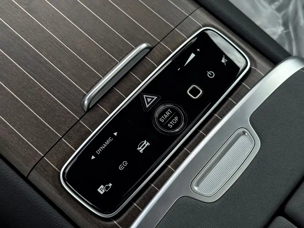 Mercedes-Benz EQS SUV — миниатюра 17