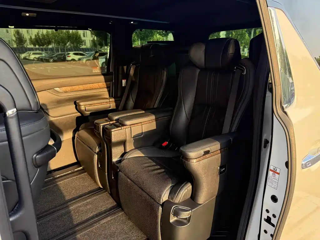 Toyota Vellfire 2021 2.5L HV Luxury