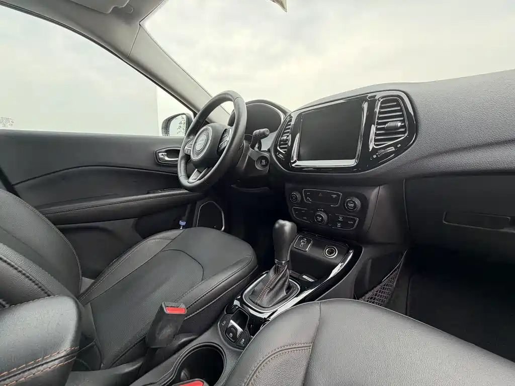 Jeep Compass — миниатюра 6