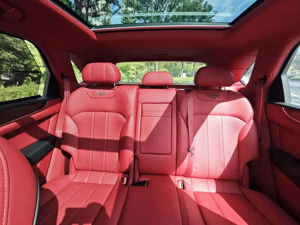 Bentley Bentayga — миниатюра 19