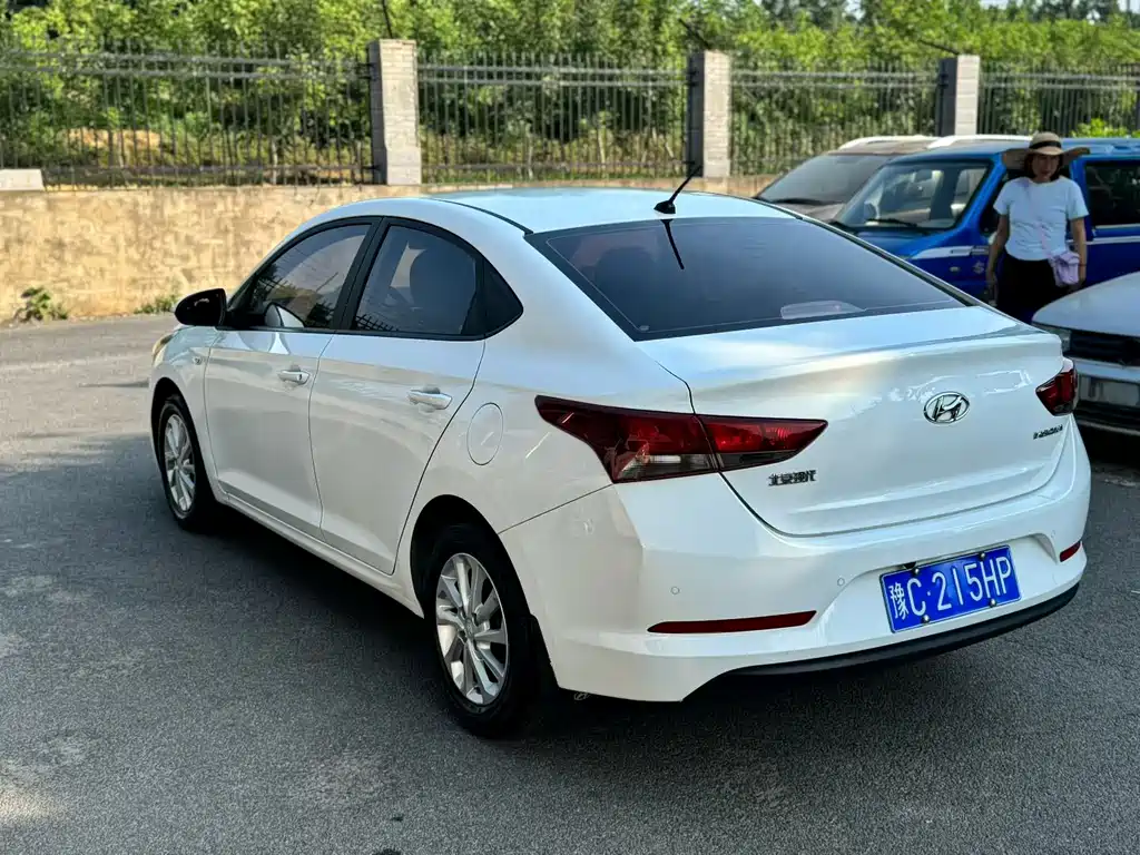 Hyundai Verna - фото 7