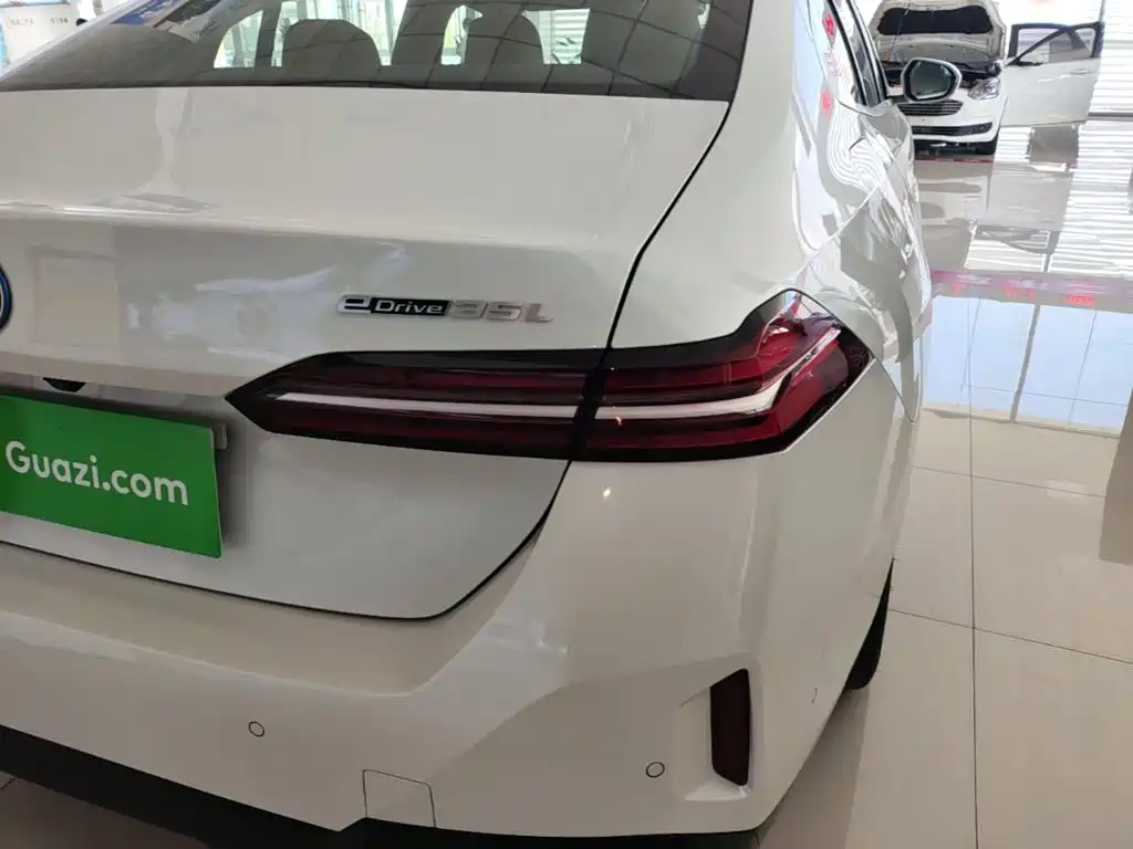 BMW i5 — миниатюра 8
