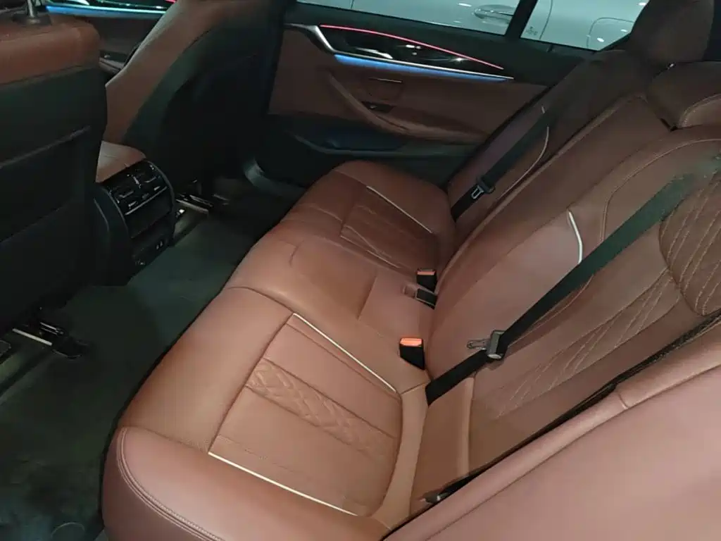 BMW 5 Series — миниатюра 17