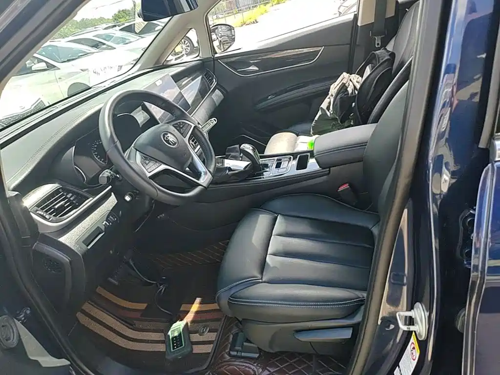 BYD MAX — миниатюра 15