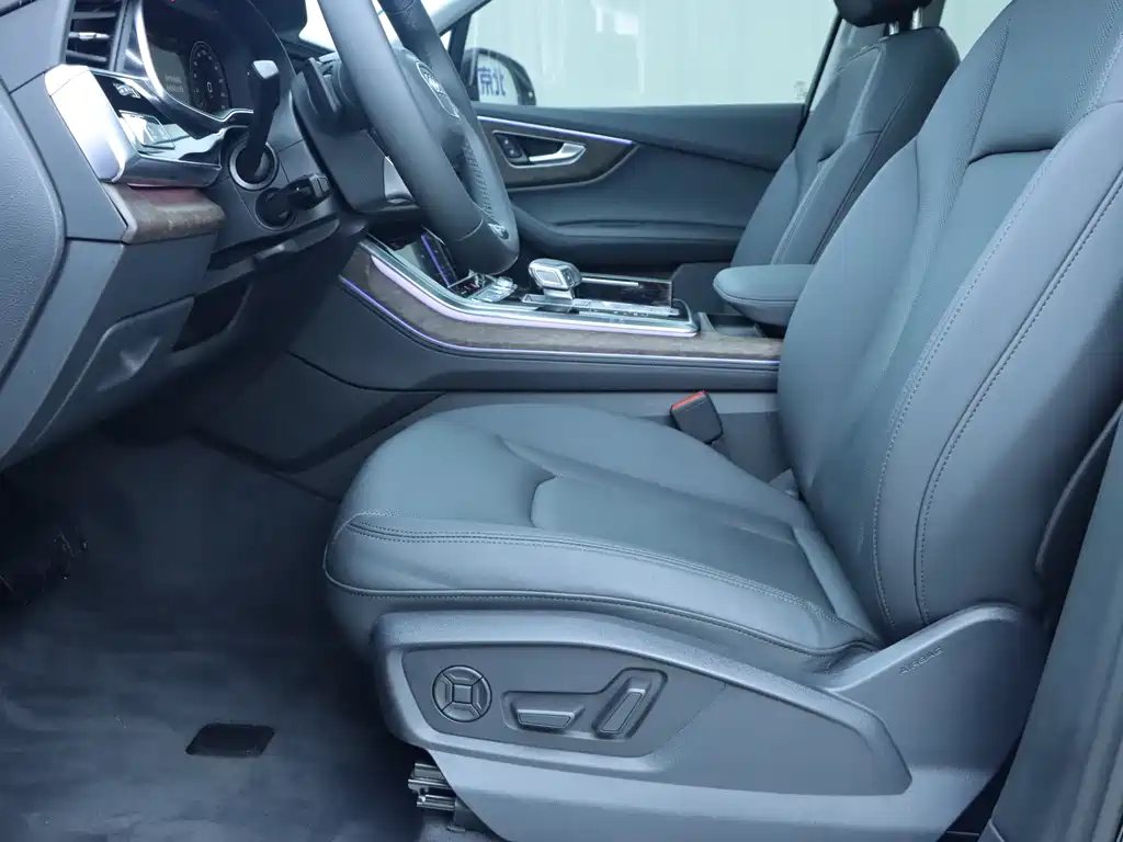 Audi Q7 2023 45 TFSI quattro S line Sport