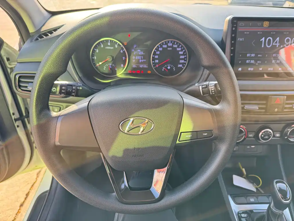 Hyundai Elantra — миниатюра 12