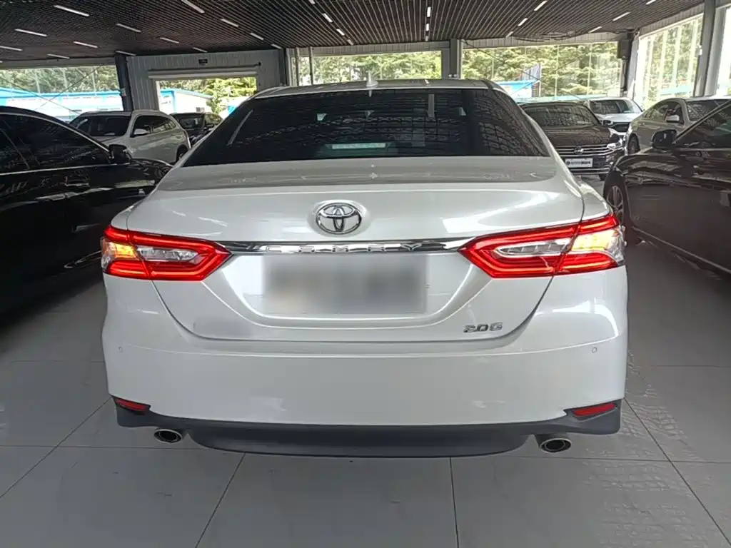 Toyota Camry — миниатюра 6