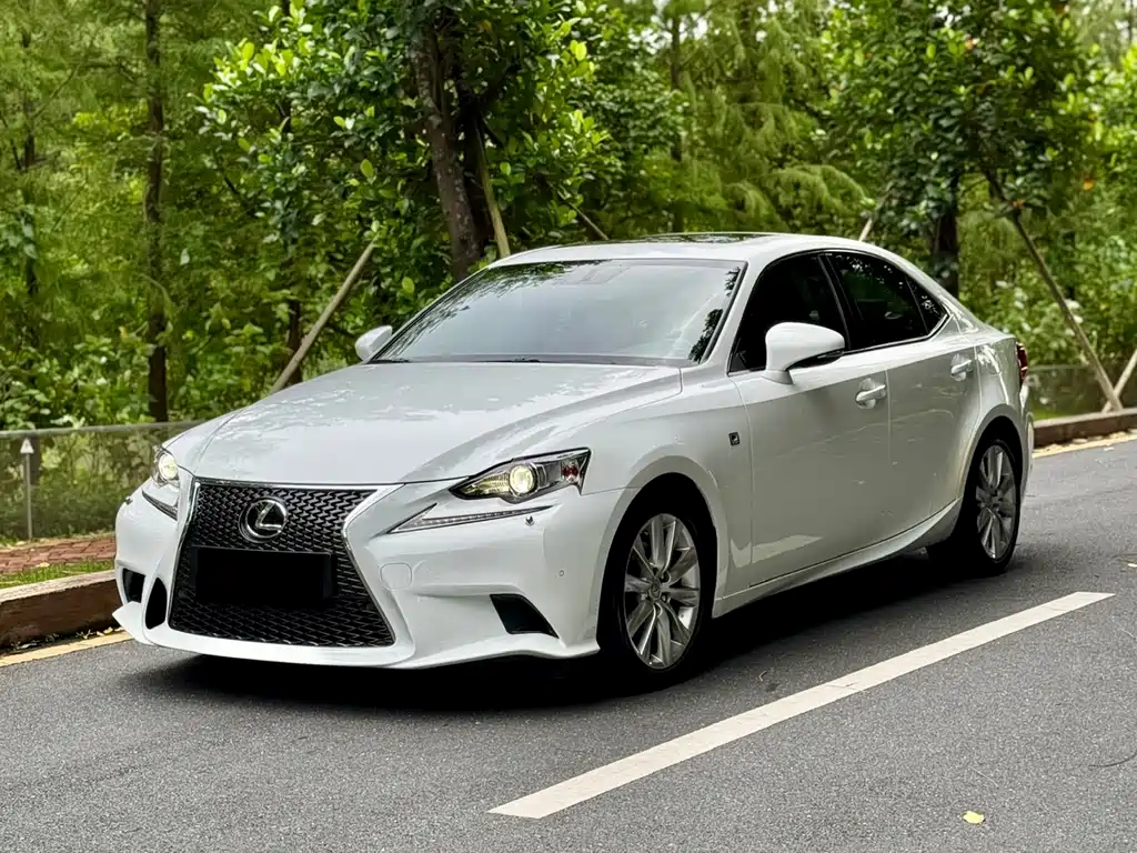 Lexus IS 2015