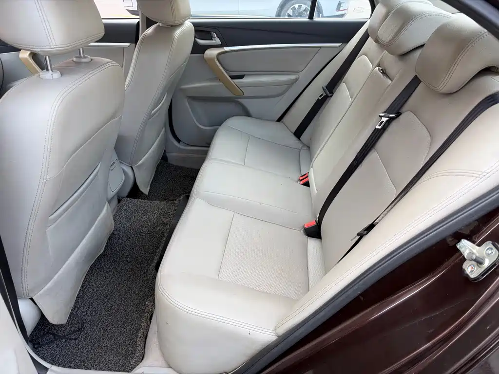 Geely Emgrand — миниатюра 6