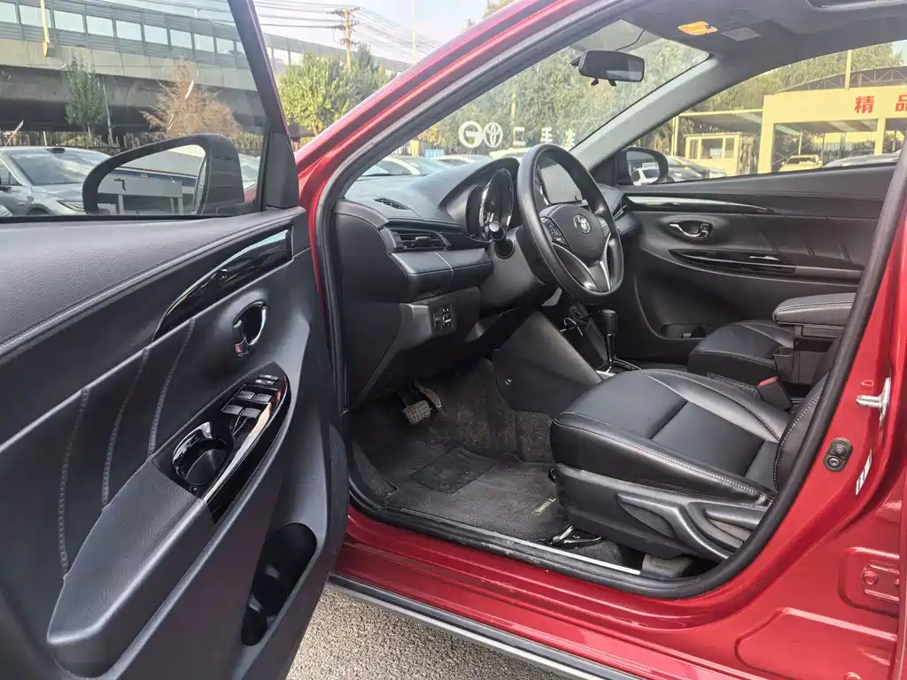 Toyota Yaris L — миниатюра 7