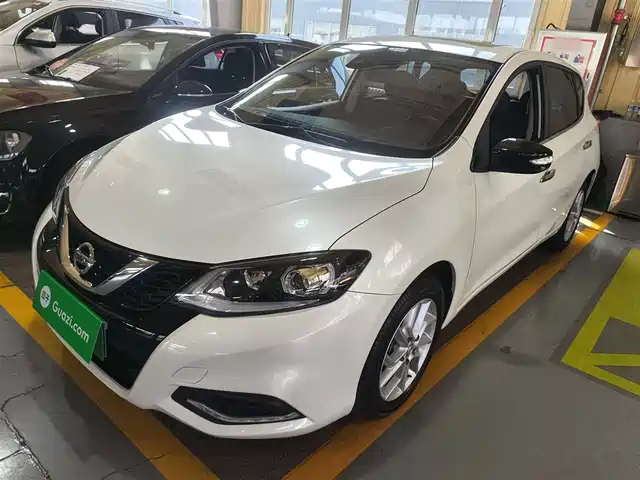 NISSAN TIIDA