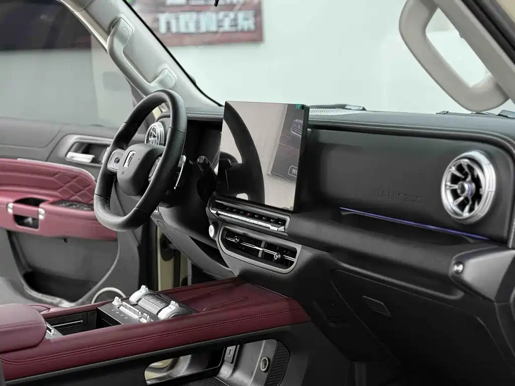 TANK TANK 300 NEW ENERGY