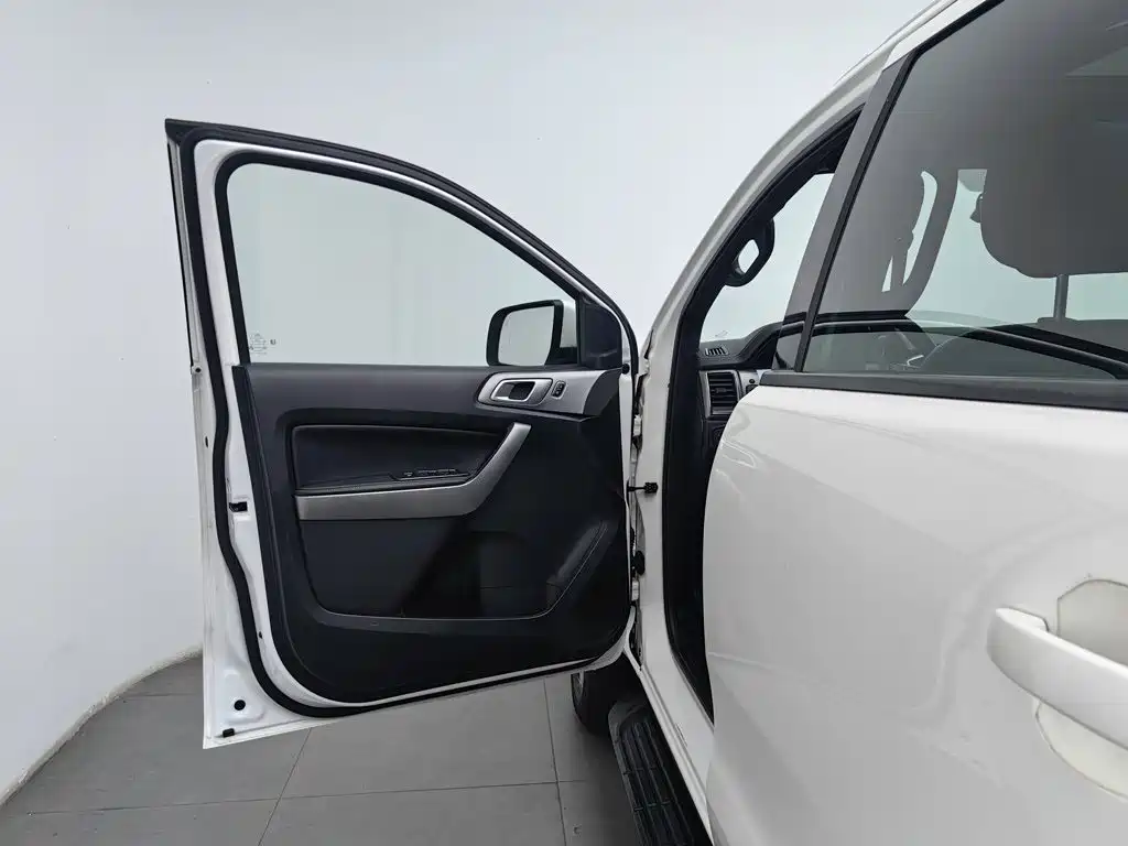 Ford Everest — миниатюра 8