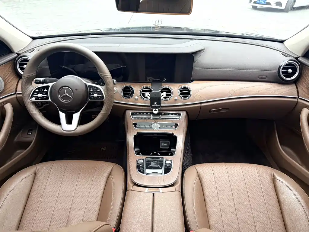 Mercedes-Benz E-Class — миниатюра 4