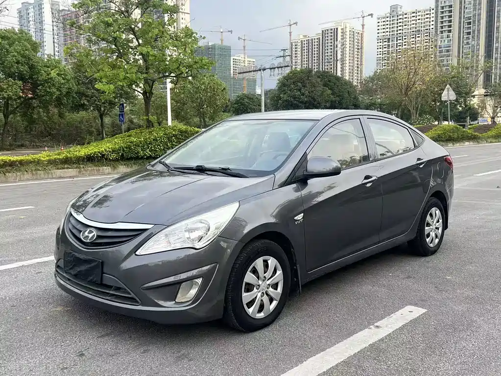 Hyundai Verna 2012