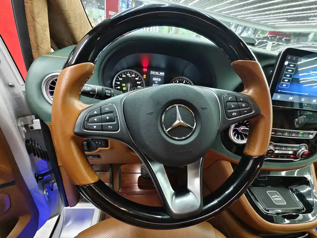 Mercedes-Benz Vito 2021 2.0T 7 мест