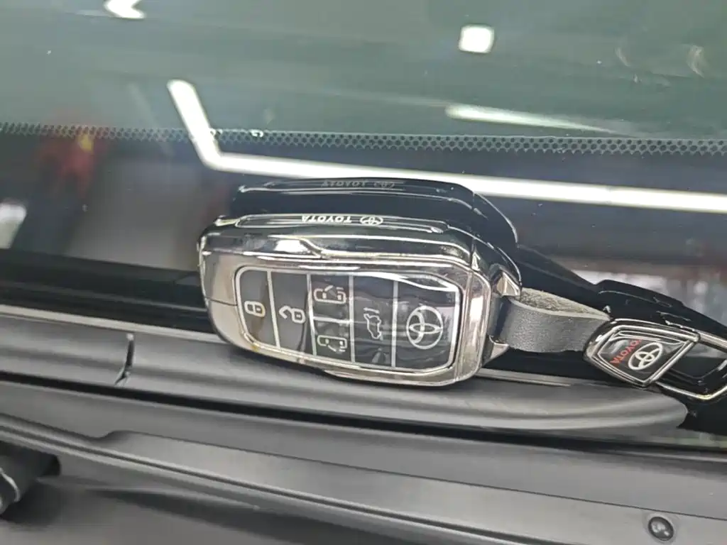 Toyota Sienna — миниатюра 9