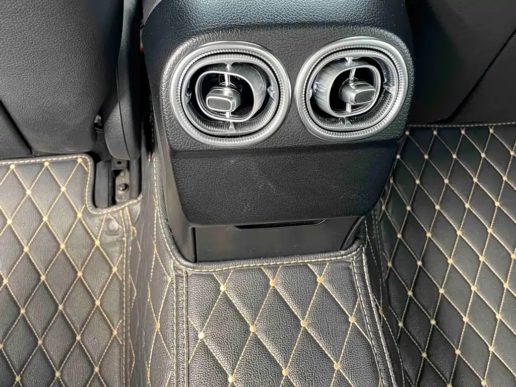 Mercedes-Benz C-Class — миниатюра 10