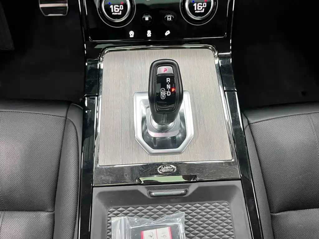 Land Rover Range Rover Evoque 2021 — фото 11