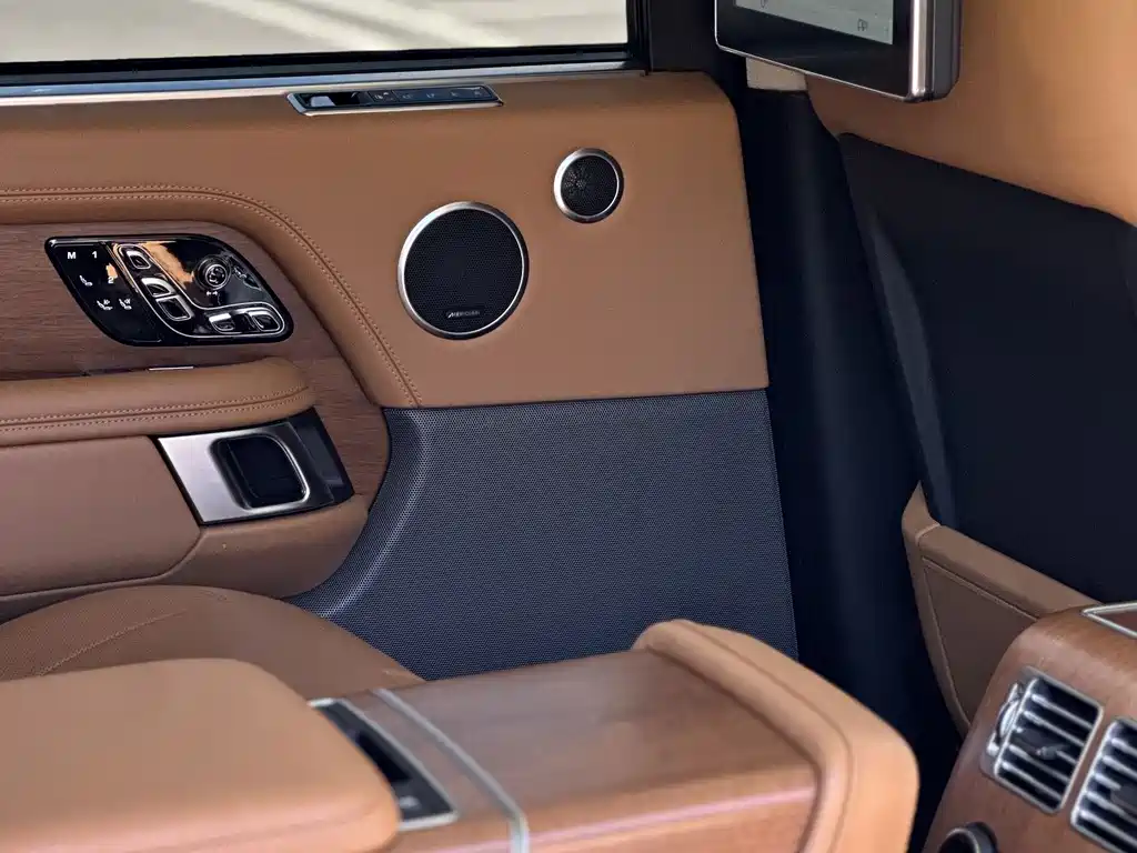 Land Rover Range Rover — миниатюра 9