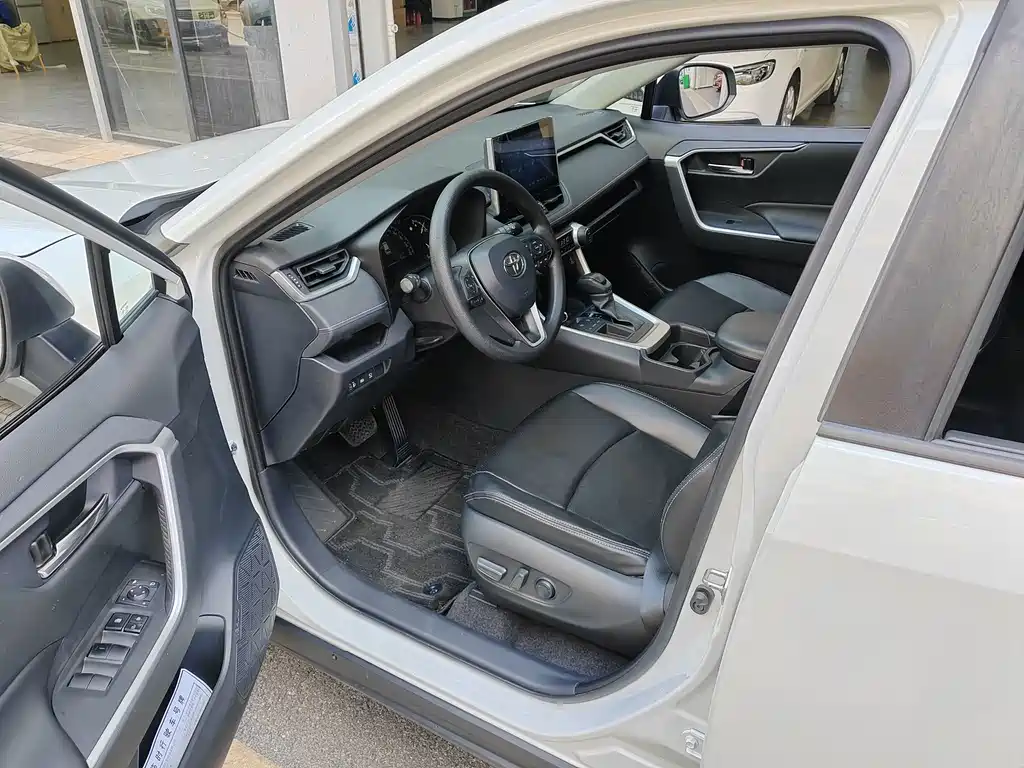 Toyota RAV4 — миниатюра 8